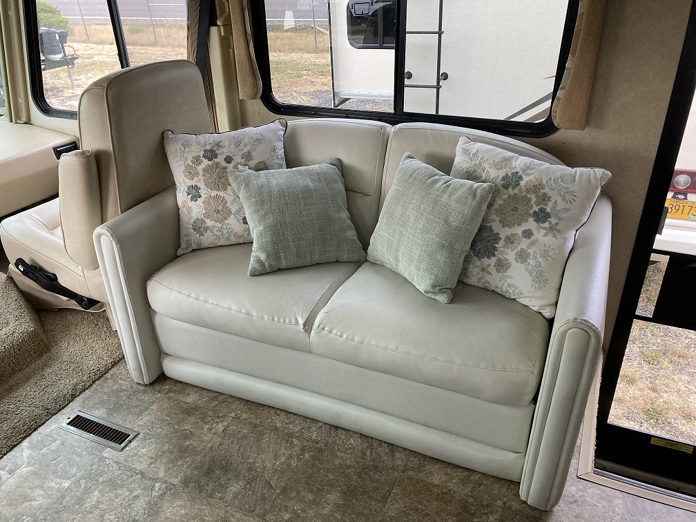2012 Thor Motor Coach Challenger 32VS - Image 14