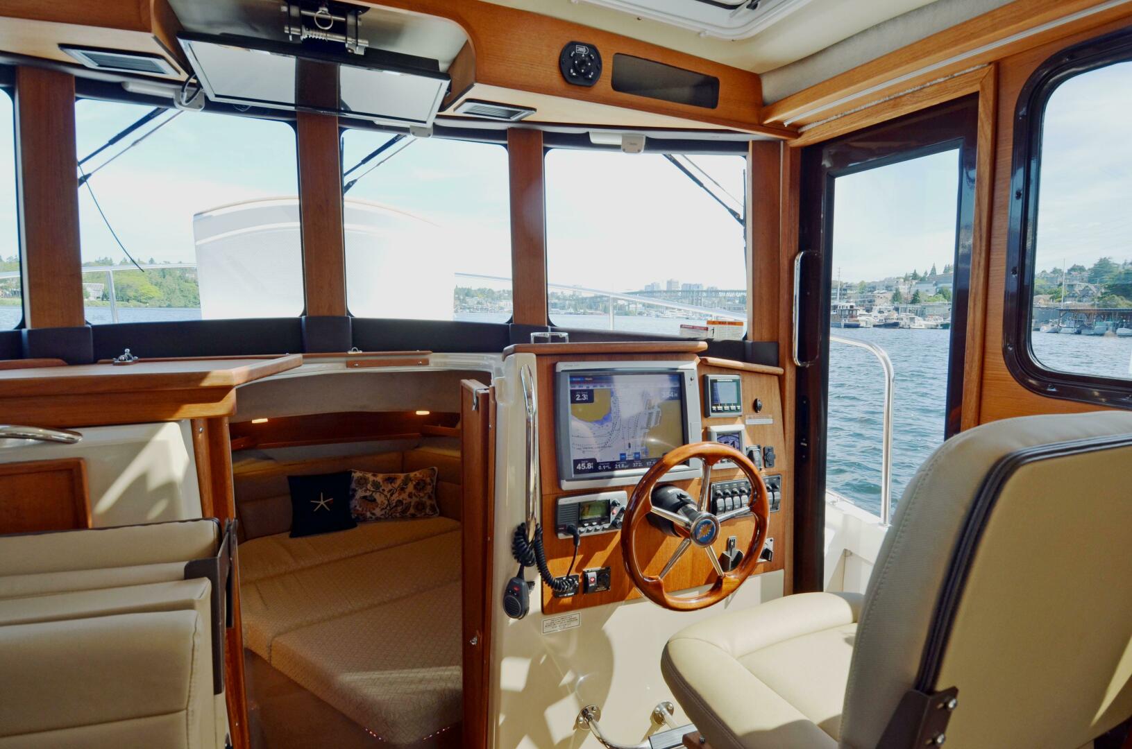 2013 Ranger Tugs R-31 CB - Image 8