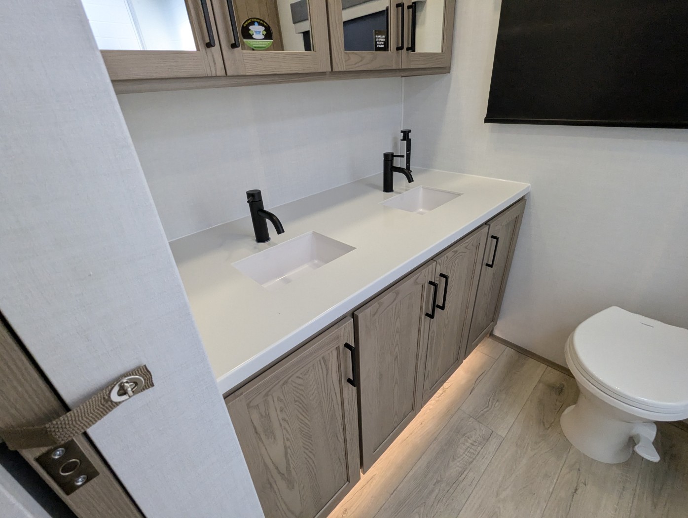 2026 Forest River Rockwood Signature 8263MBR - Image 24