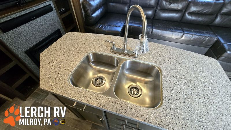 2018 Highland Ridge Open Range Roamer RF376FBH - Image 19