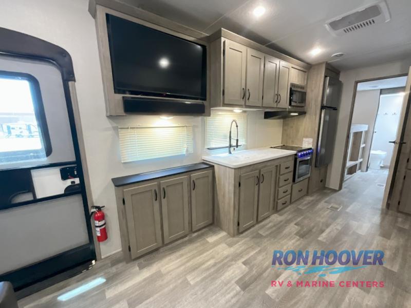 2024 COACHMEN 368TBH - Image 3