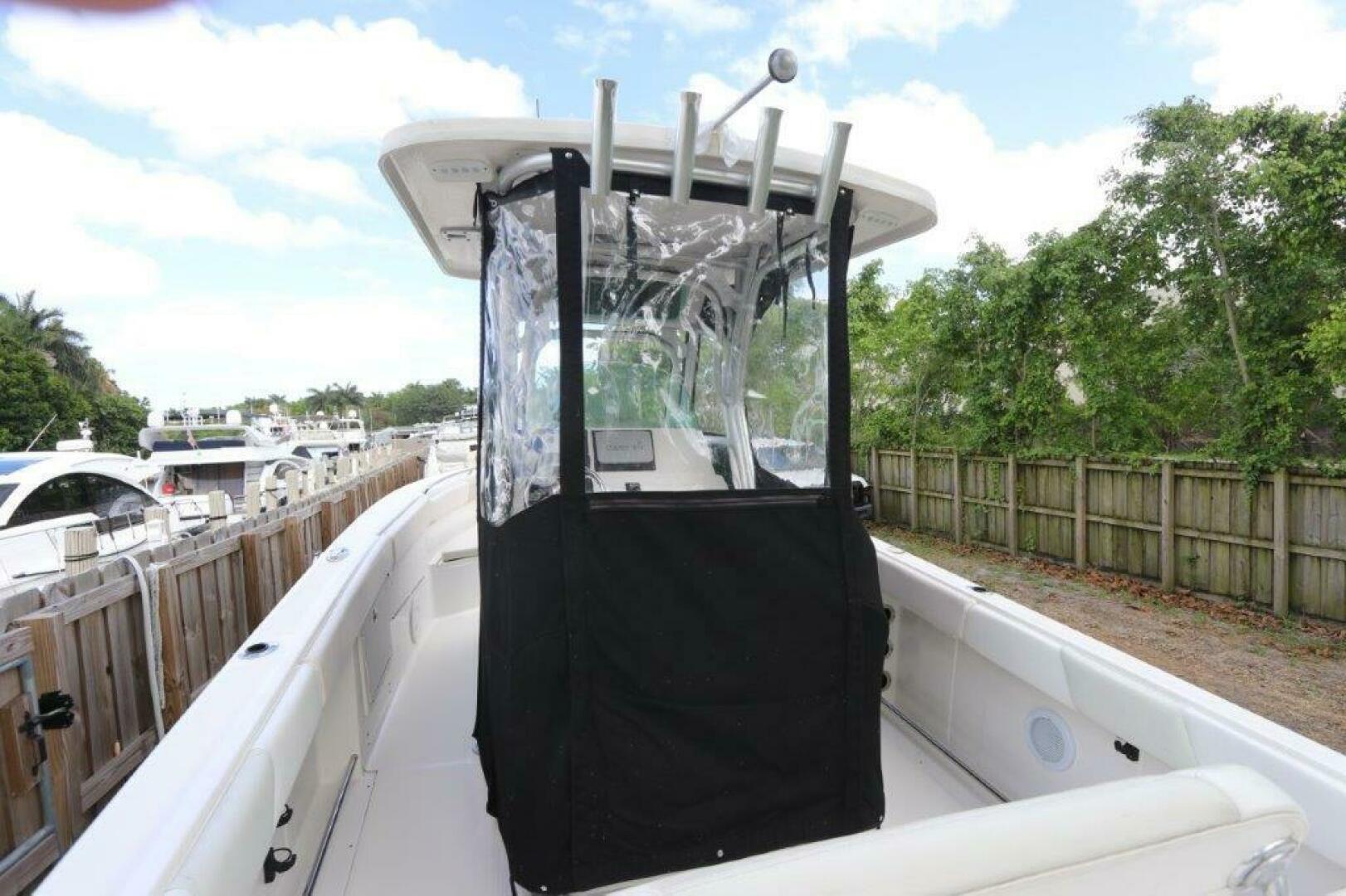 2017 Robalo R260 Center Console - Image 16