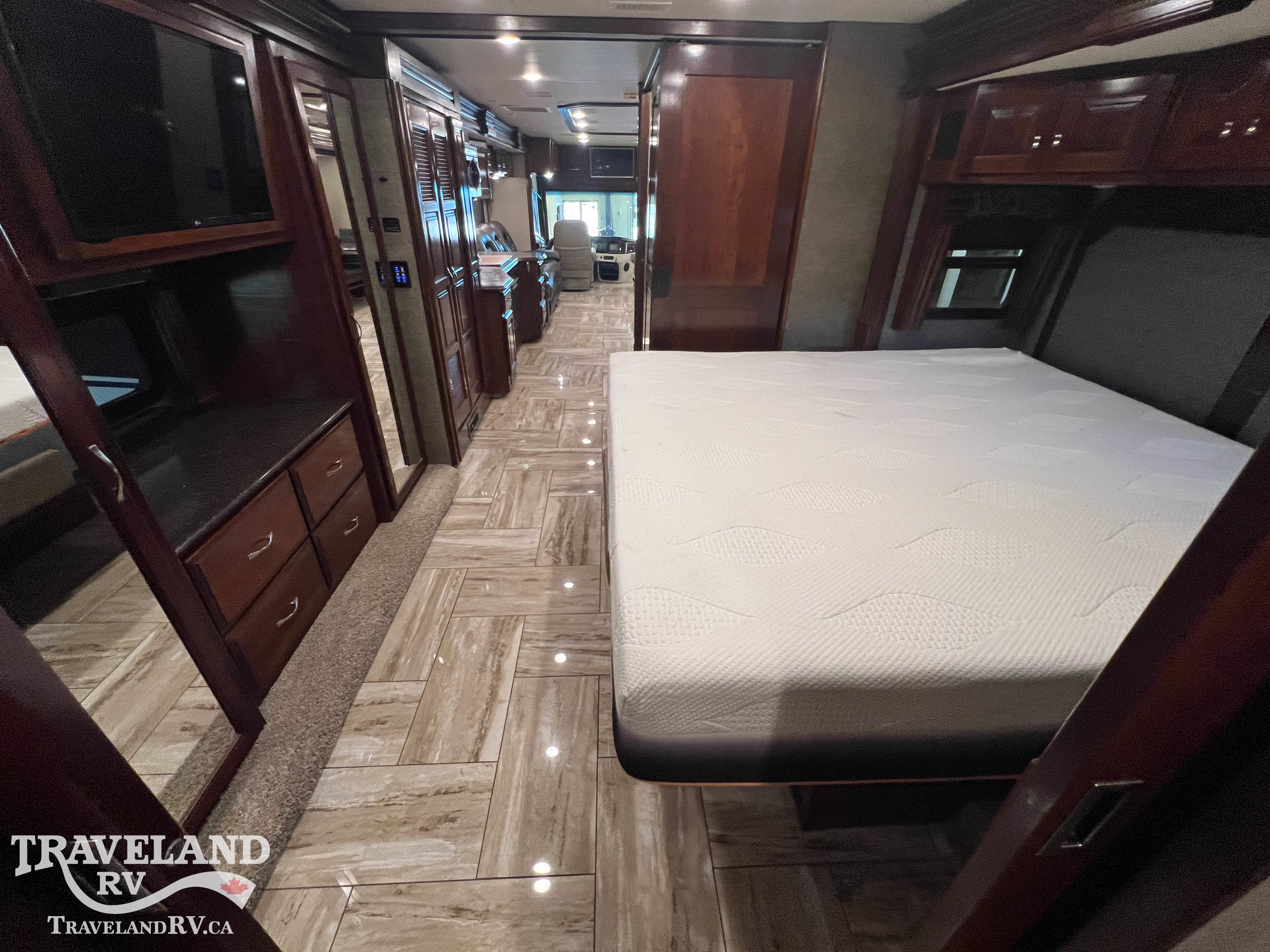 2018 Fleetwood Discovery LXE 40D - Image 29