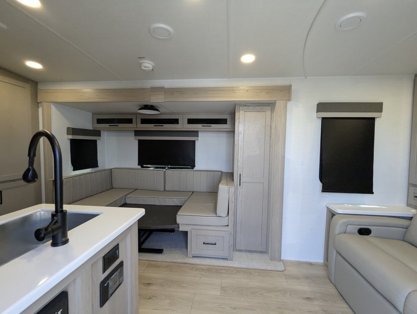 2026 Forest River Rockwood Mini Lite 2214S - Image 9