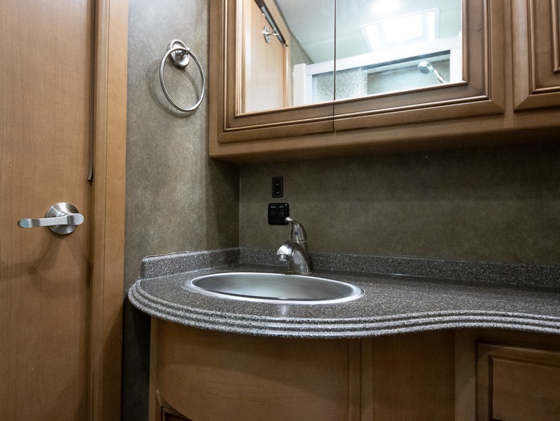 2015 Newmar Ventana 3436 - Image 25