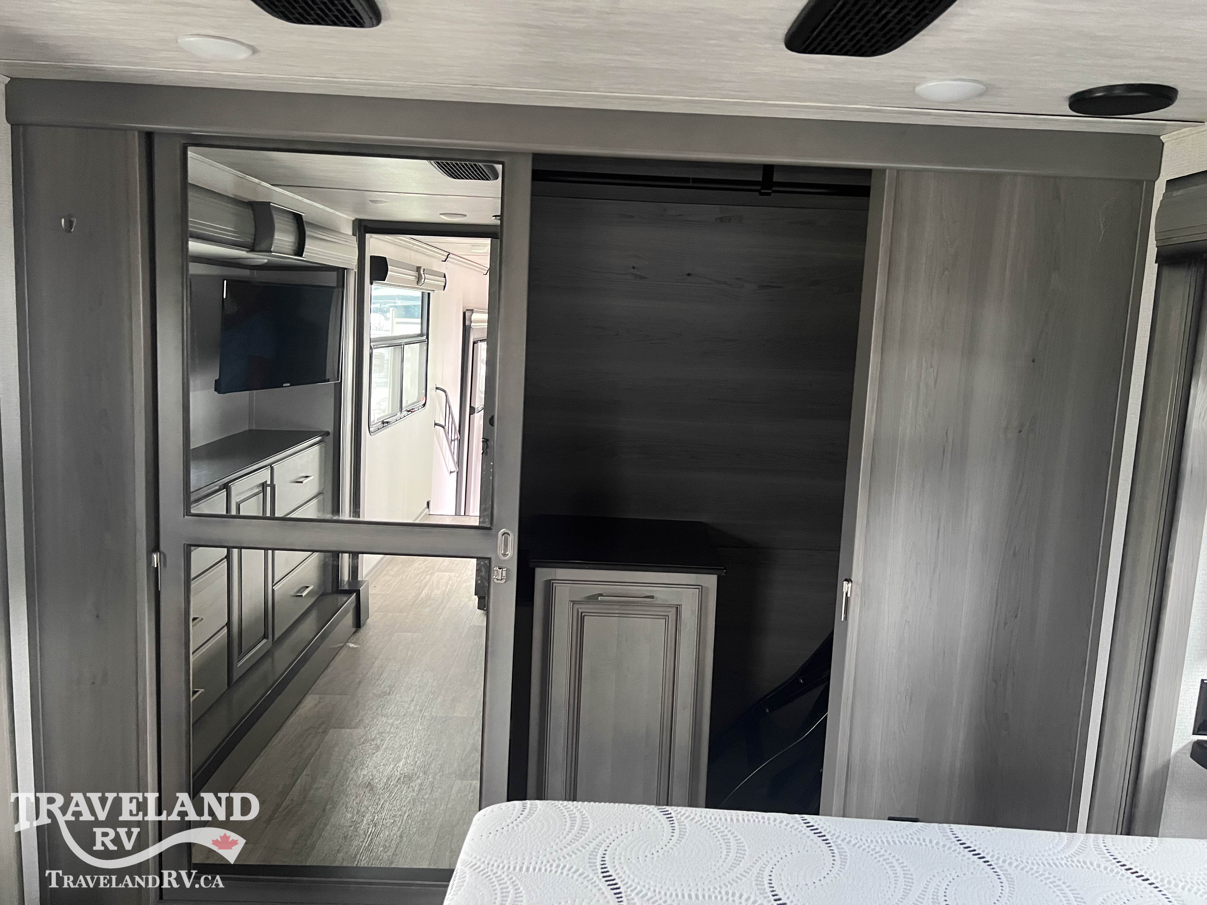 2021 Keystone Montana 3780RL - Image 24