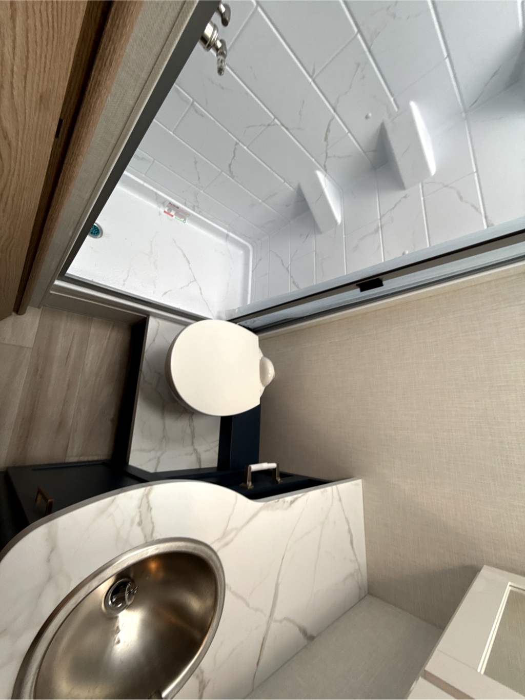 2027 THOR MOTOR COACH MAGNITUDE GA28 - Image 28