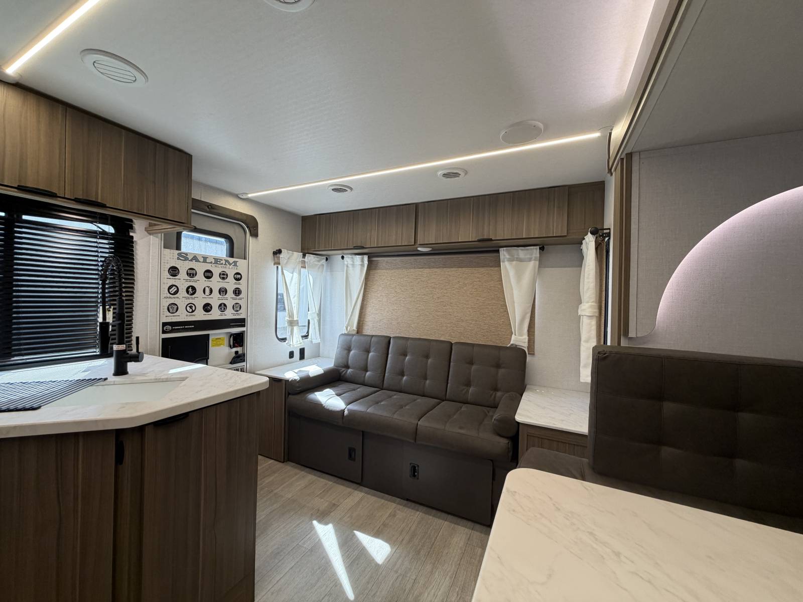 2025 Forest River Salem Cruise Lite 24RLXL - Image 10