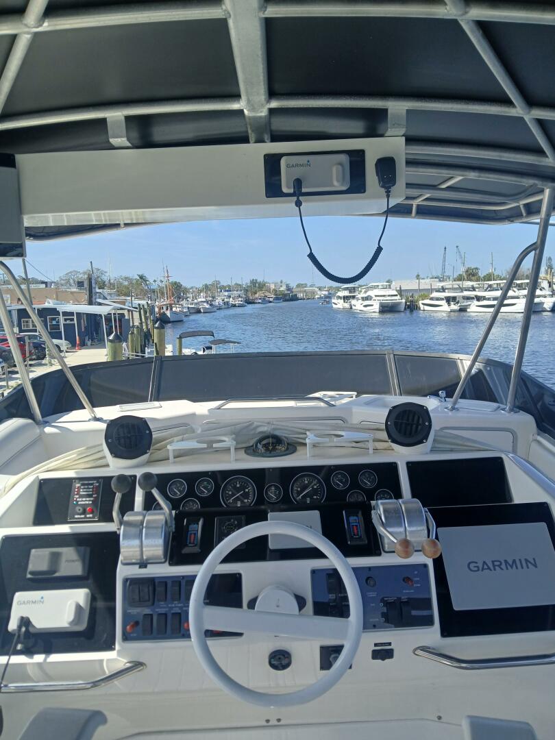 1997 Sea Ray 550 Sedan Bridge - Image 9