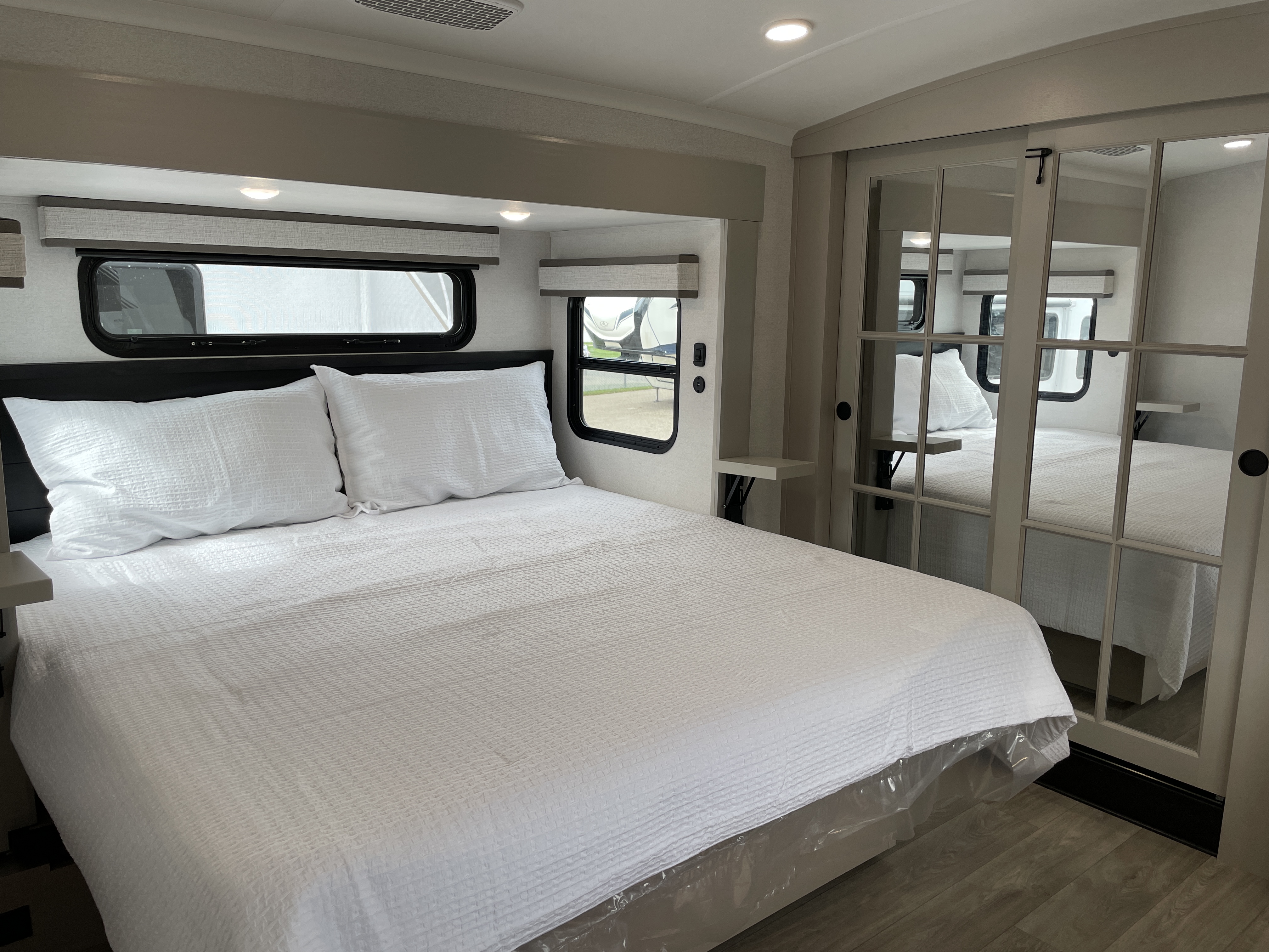 2027 Jayco North Point 361RLBH - Image 25