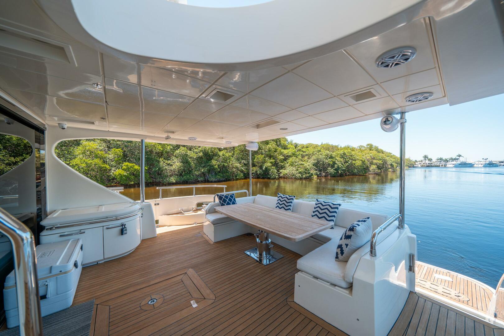 2010 Azimut 75 Fly - Image 9