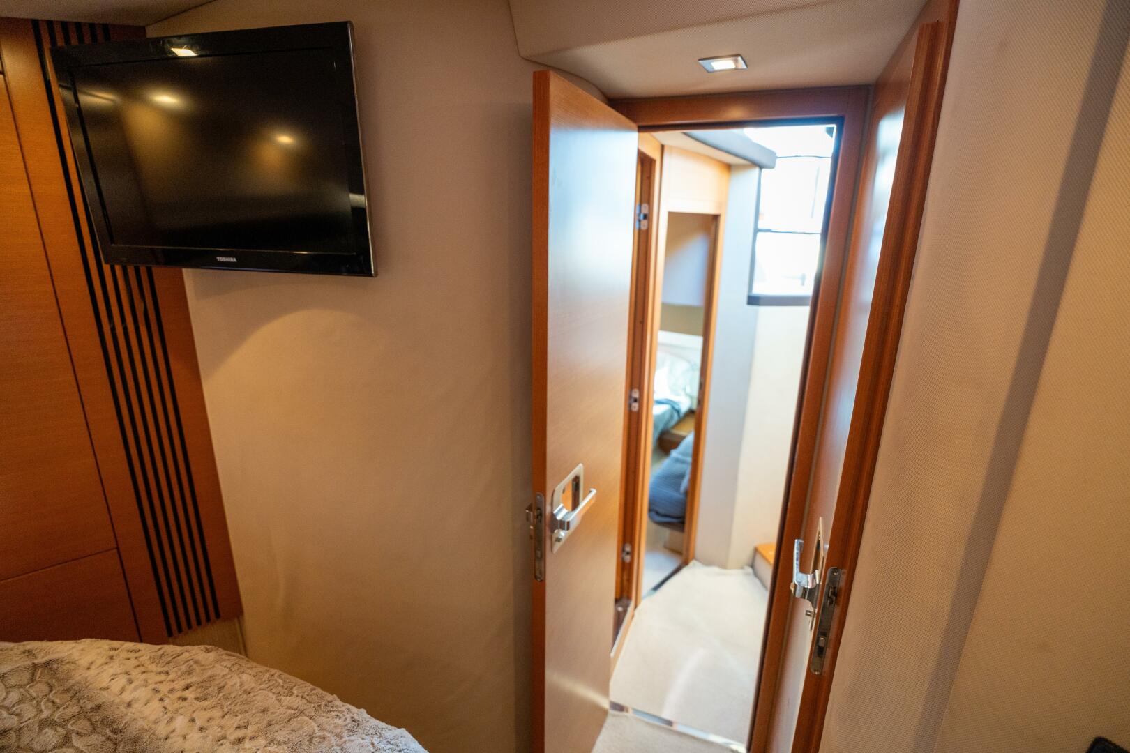 2013 Azimut 40 Flybridge - Image 38