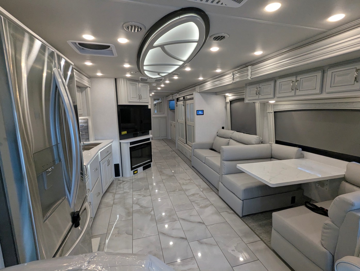 2026 Fleetwood Discovery 38N - Image 11