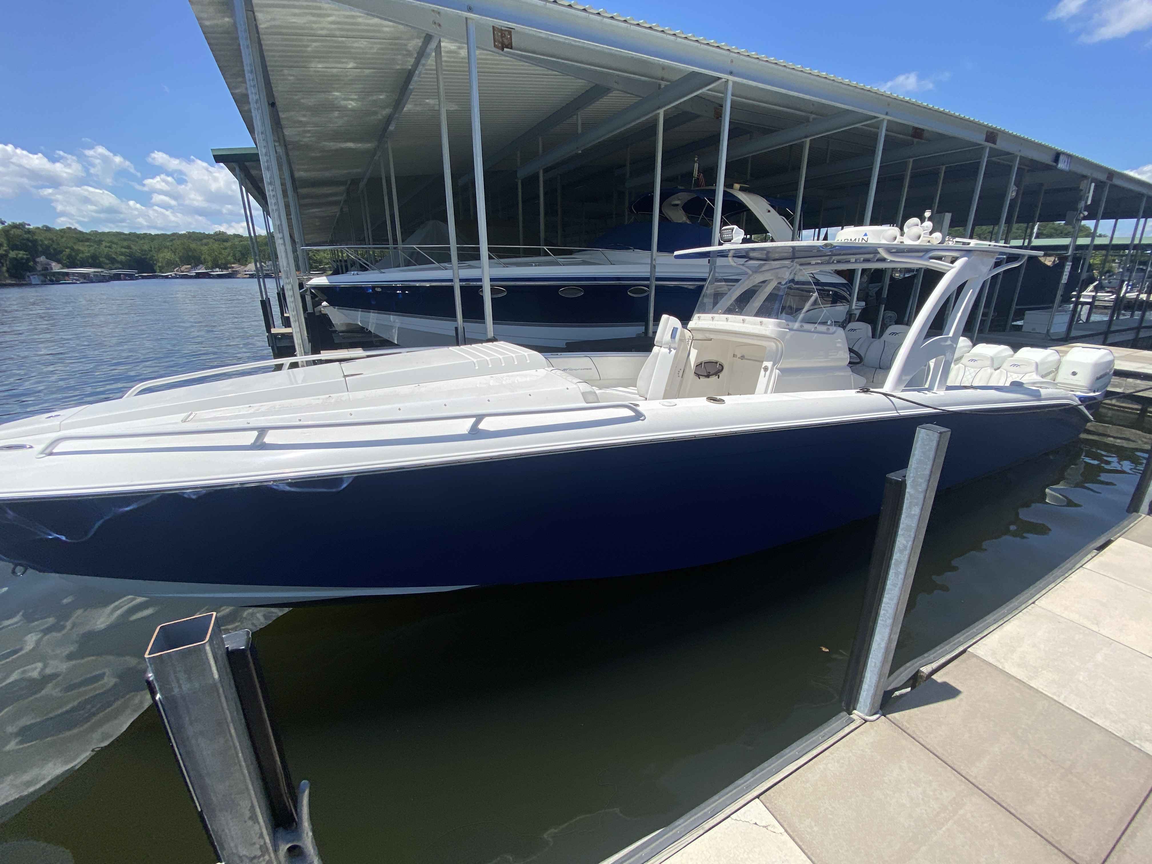 2017 Midnight Express 39 Cuddy  - Image 1