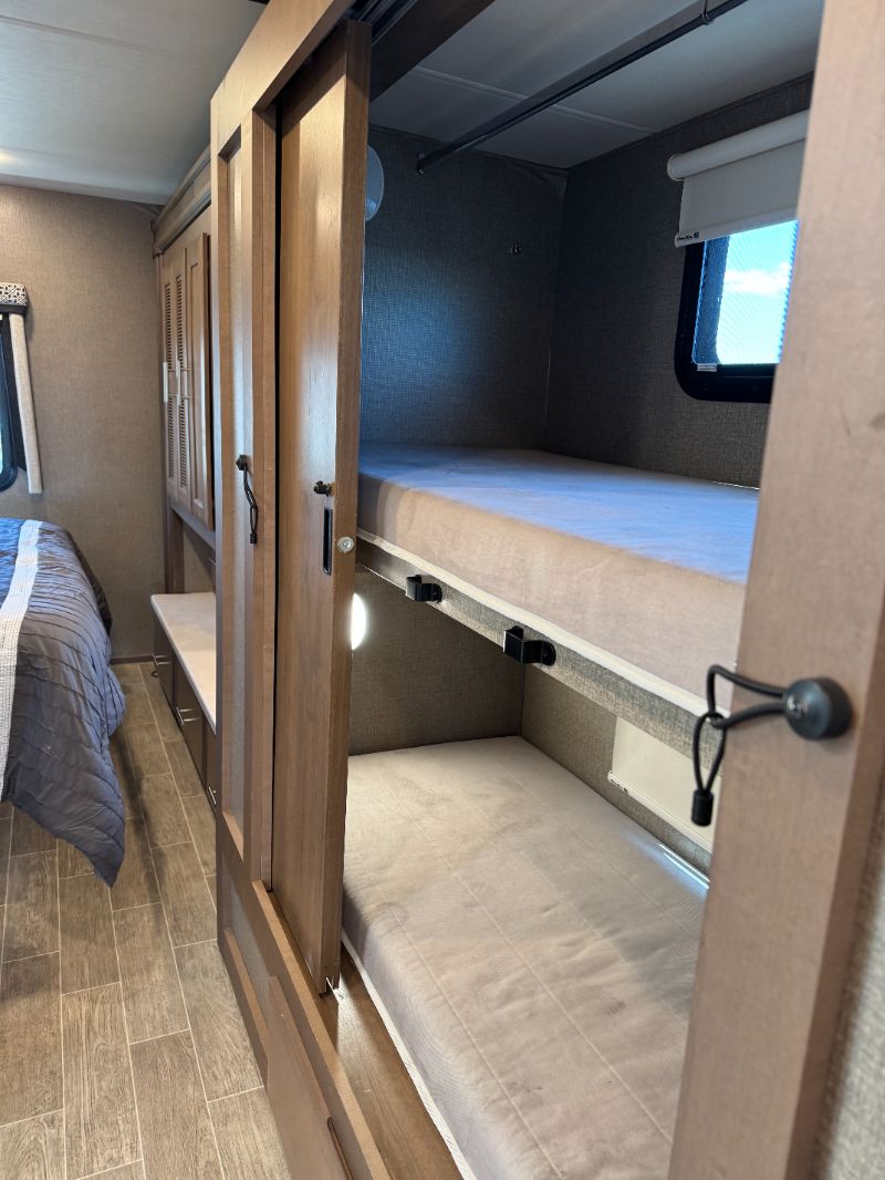 2022 Thor Motor Coach Omni RS36 - Image 13