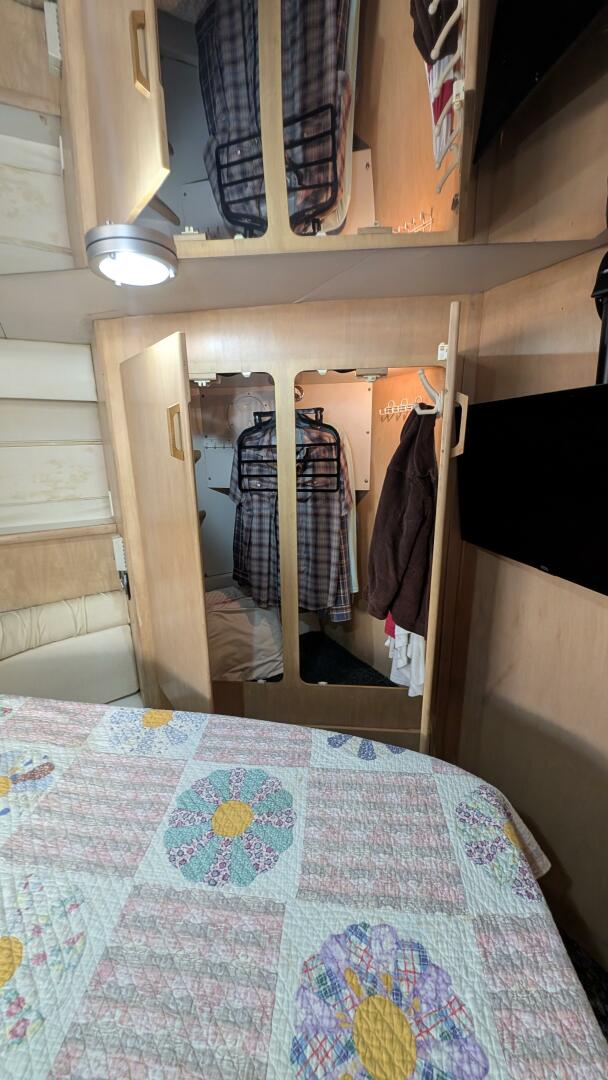 1994 Carver 370 AFT CABIN - Image 37