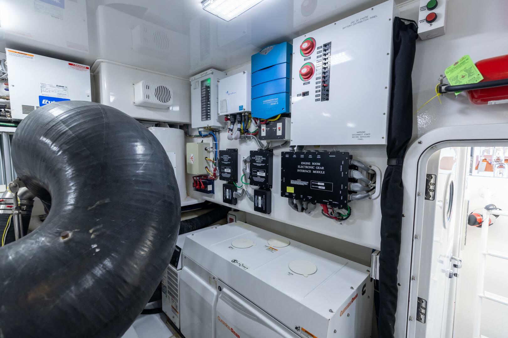 2013 Viking 76 Convertible - Image 80