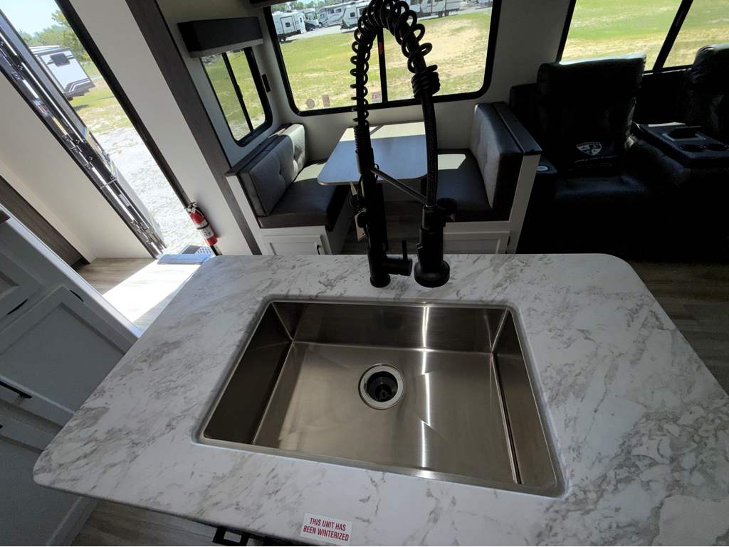 2026 VENTURE RV SPORTTREK 327VIK - Image 15
