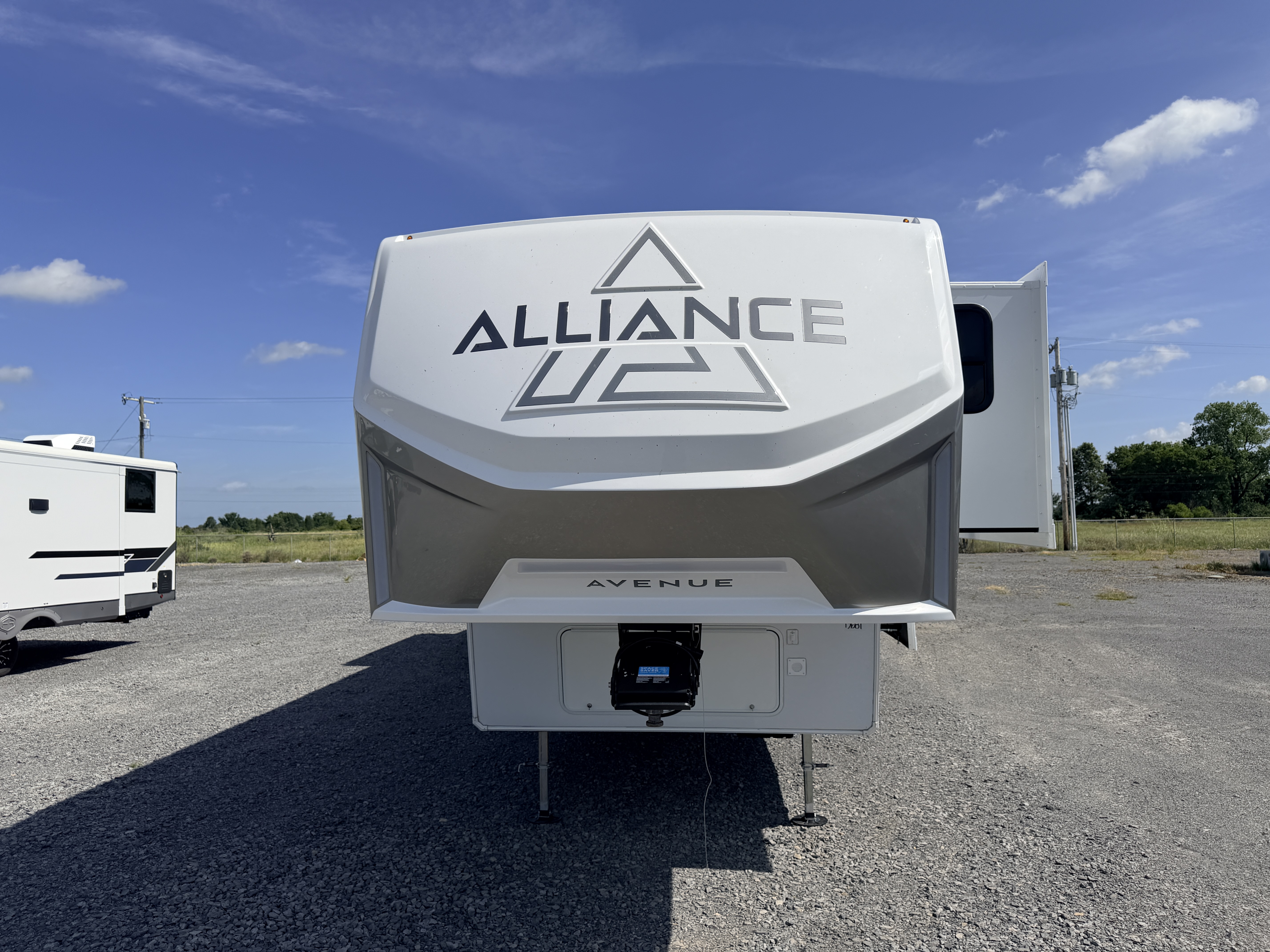 2027 Alliance Avenue All-Access 39MBR - Image 2