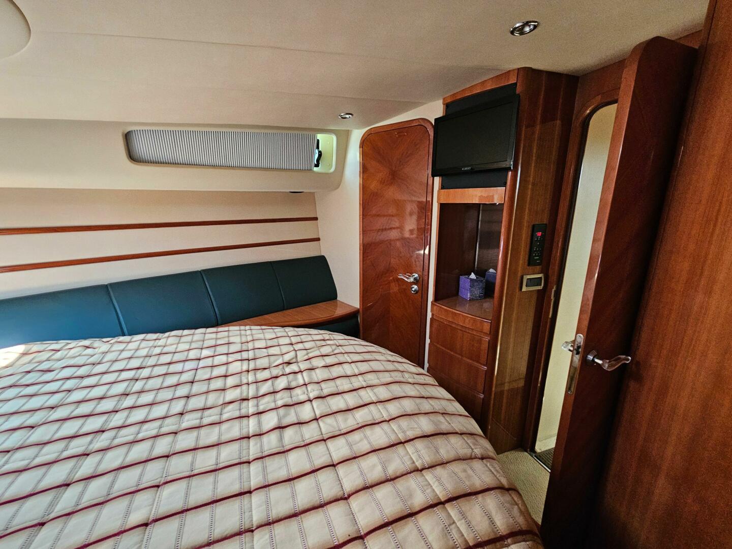 2003 Azimut 46 Motor Yacht - Image 21