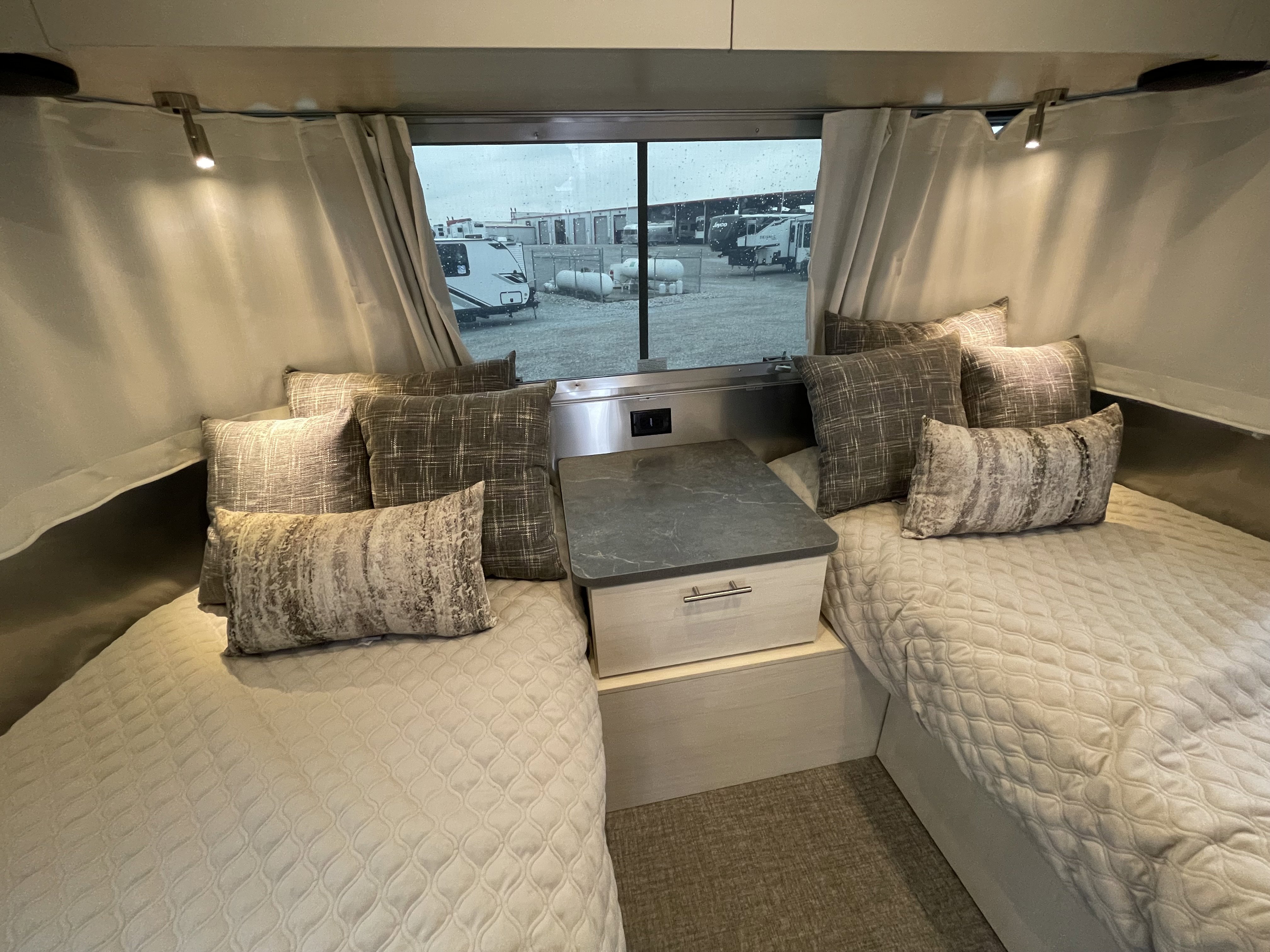 2026 AIRSTREAM FLYING CLOUD 25FBT - Image 19