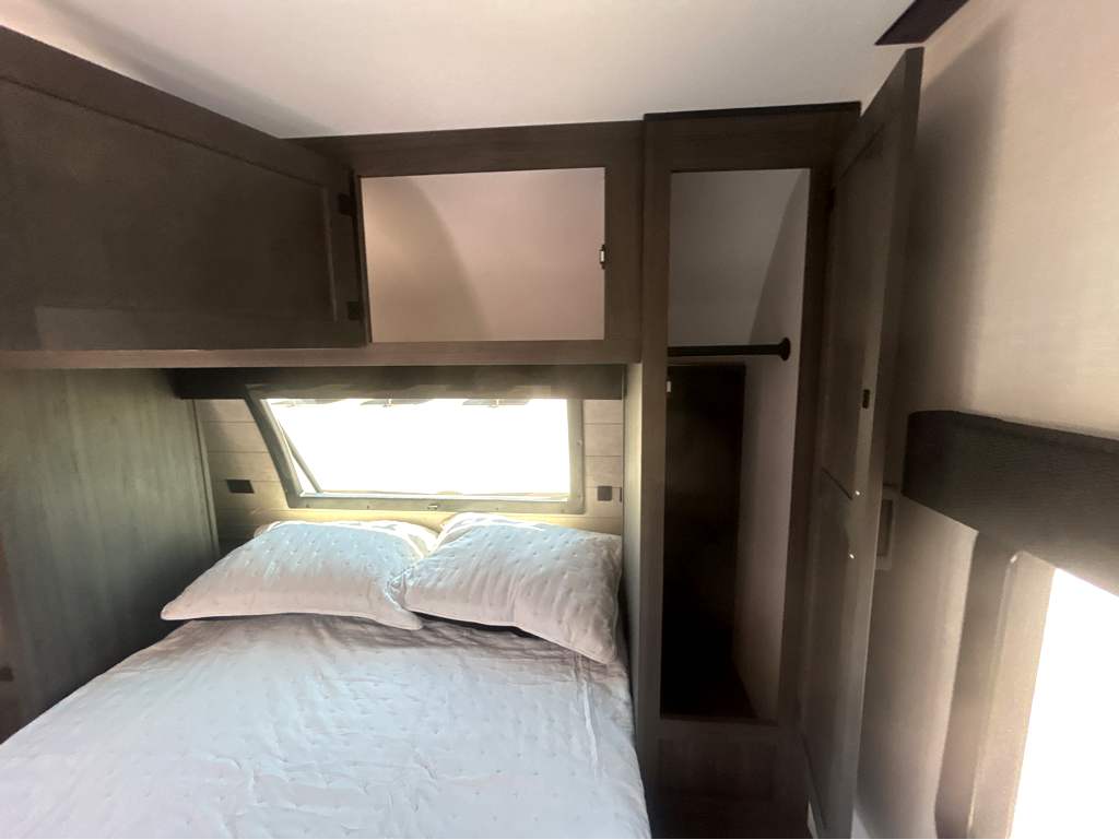 2026 VENTURE RV SPORTTREK 327VIK - Image 35