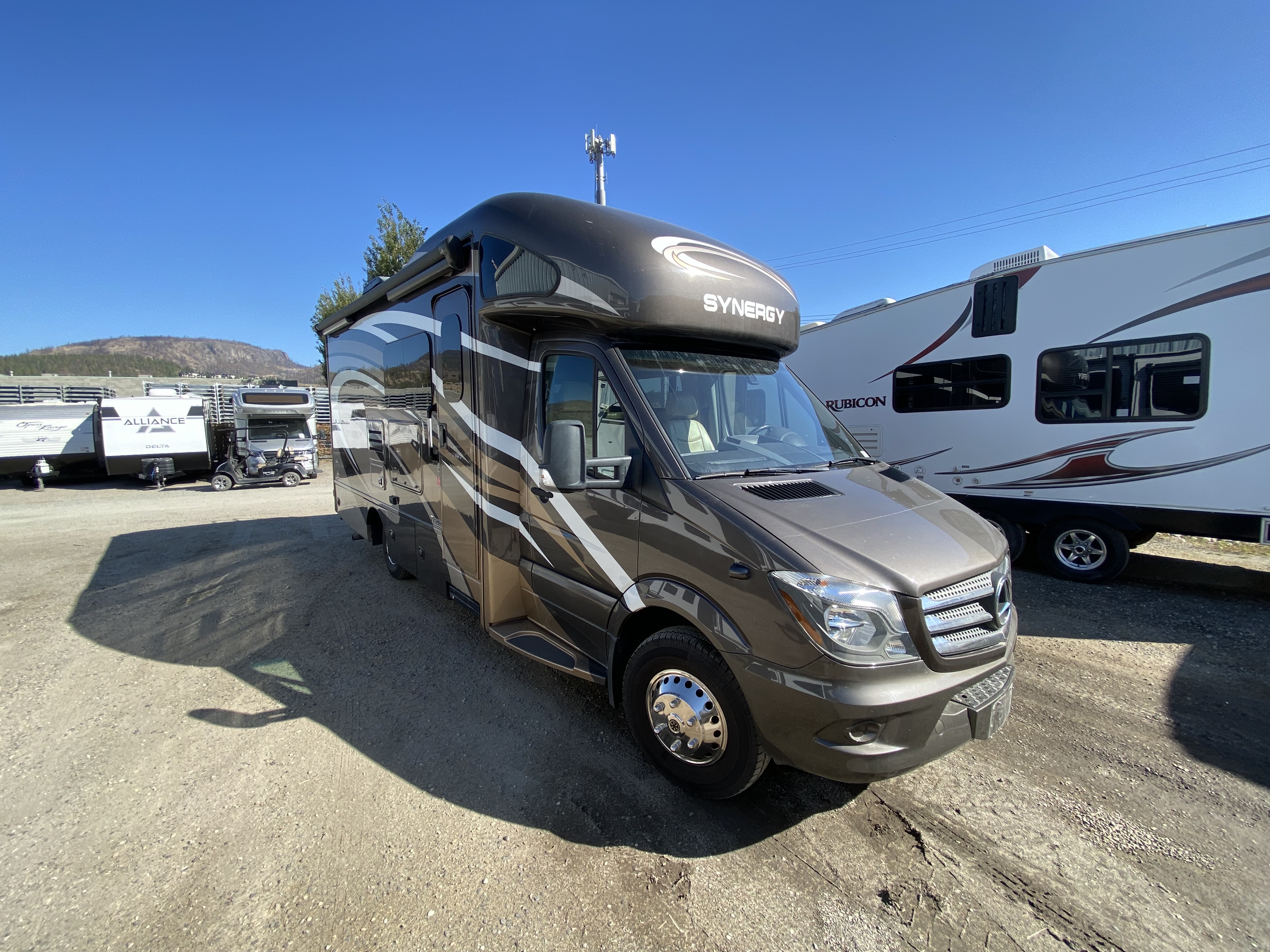 2019 THOR MOTOR COACH SYNERGY SS24 - Image 1