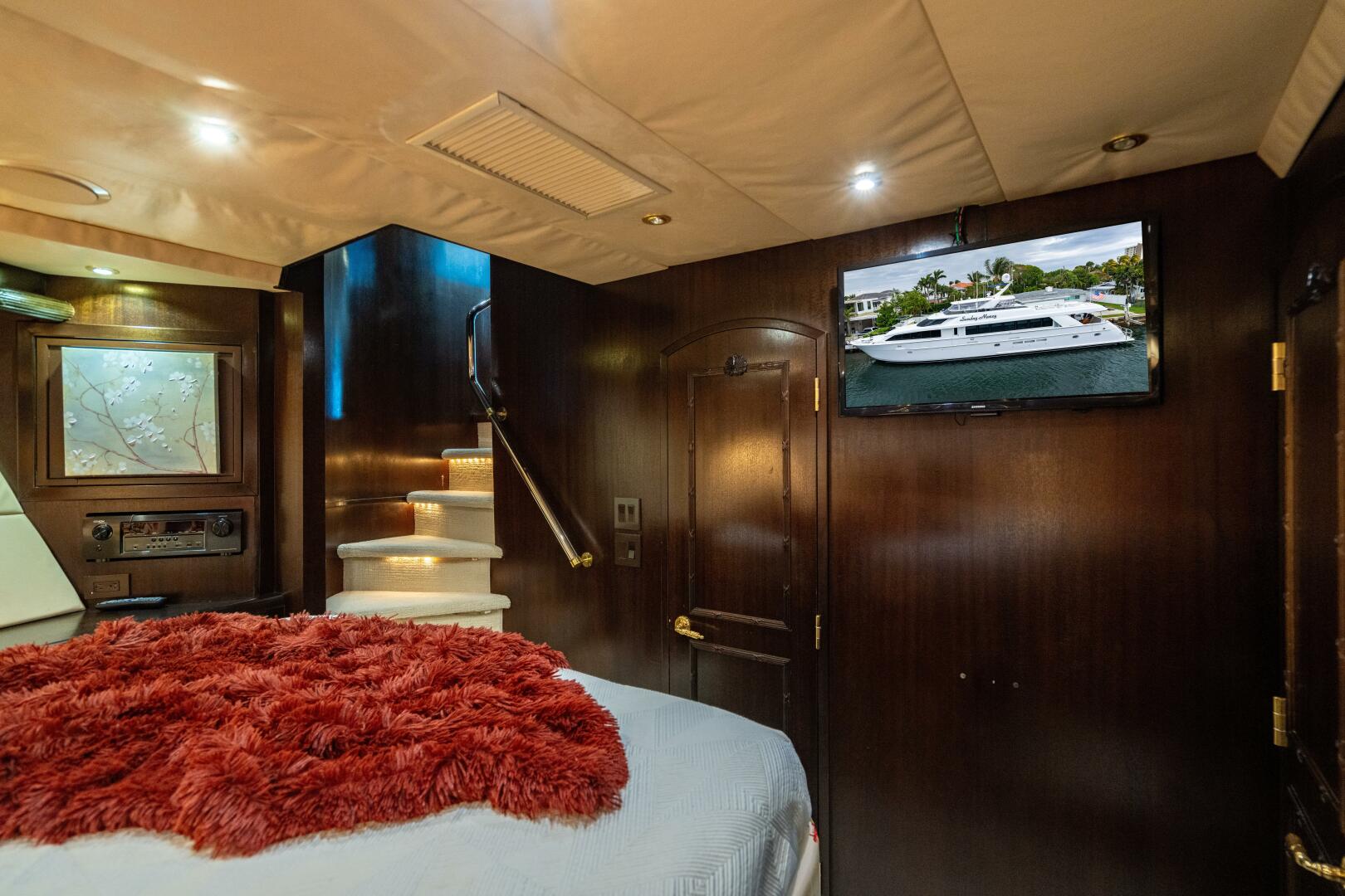 2001 Hatteras 100 Motor Yacht - Image 39