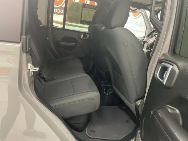 2021 Jeep Gladiator Crew Cab Sport 4WD - Image 22