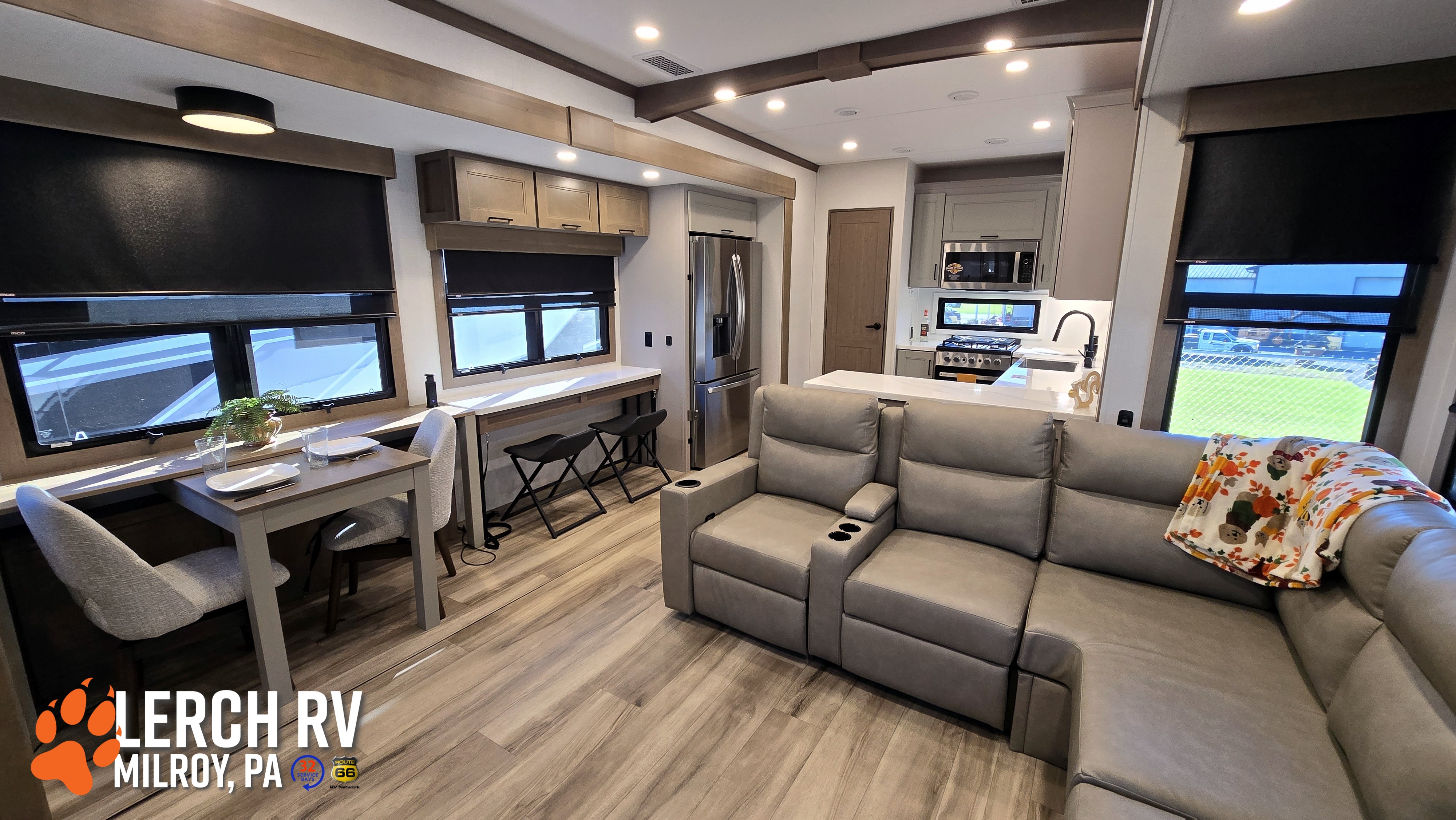 2027 KZ RV Durango Gold G390MLQ - Image 20