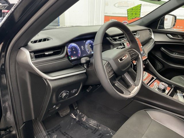 2025 Jeep Grand Cherokee L Altitude X 4X4 - Image 12