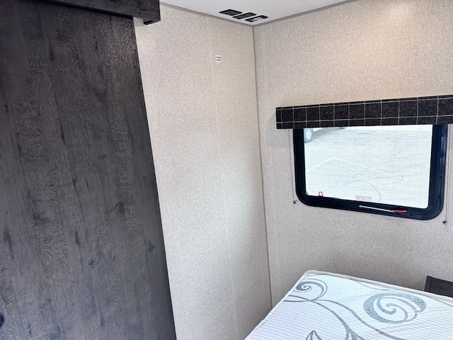 2022 KZ RV Sportsmen SE 332BHKSE - Image 23