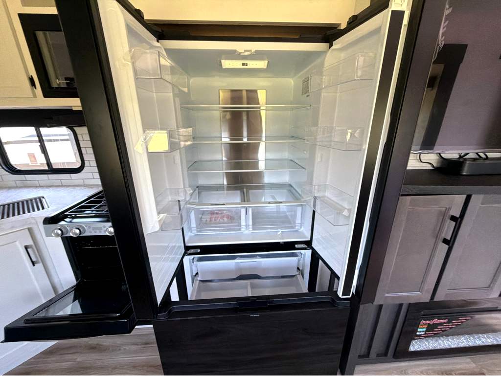 2027 VENTURE RV SPORTTREK 312VTB - Image 24