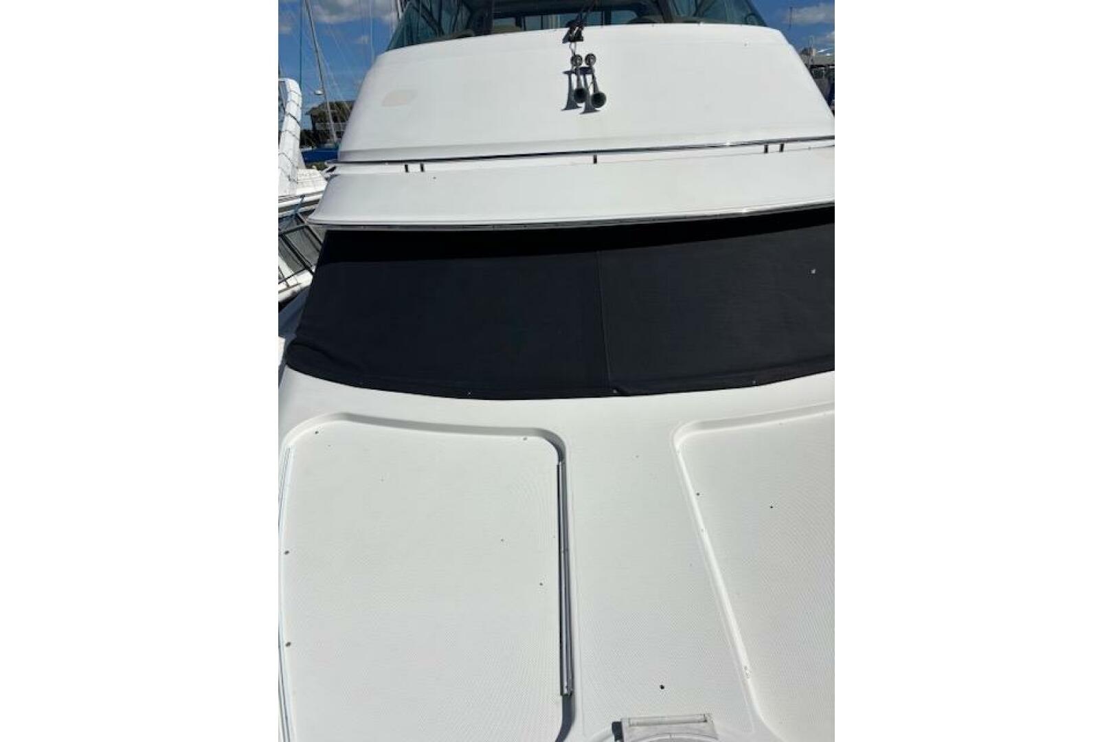 2004 Carver 466 Motor Yacht - Image 28