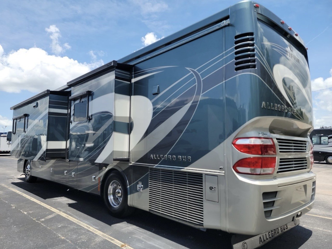 2018 TIFFIN ALLEGRO BUS 40 SP - Image 3