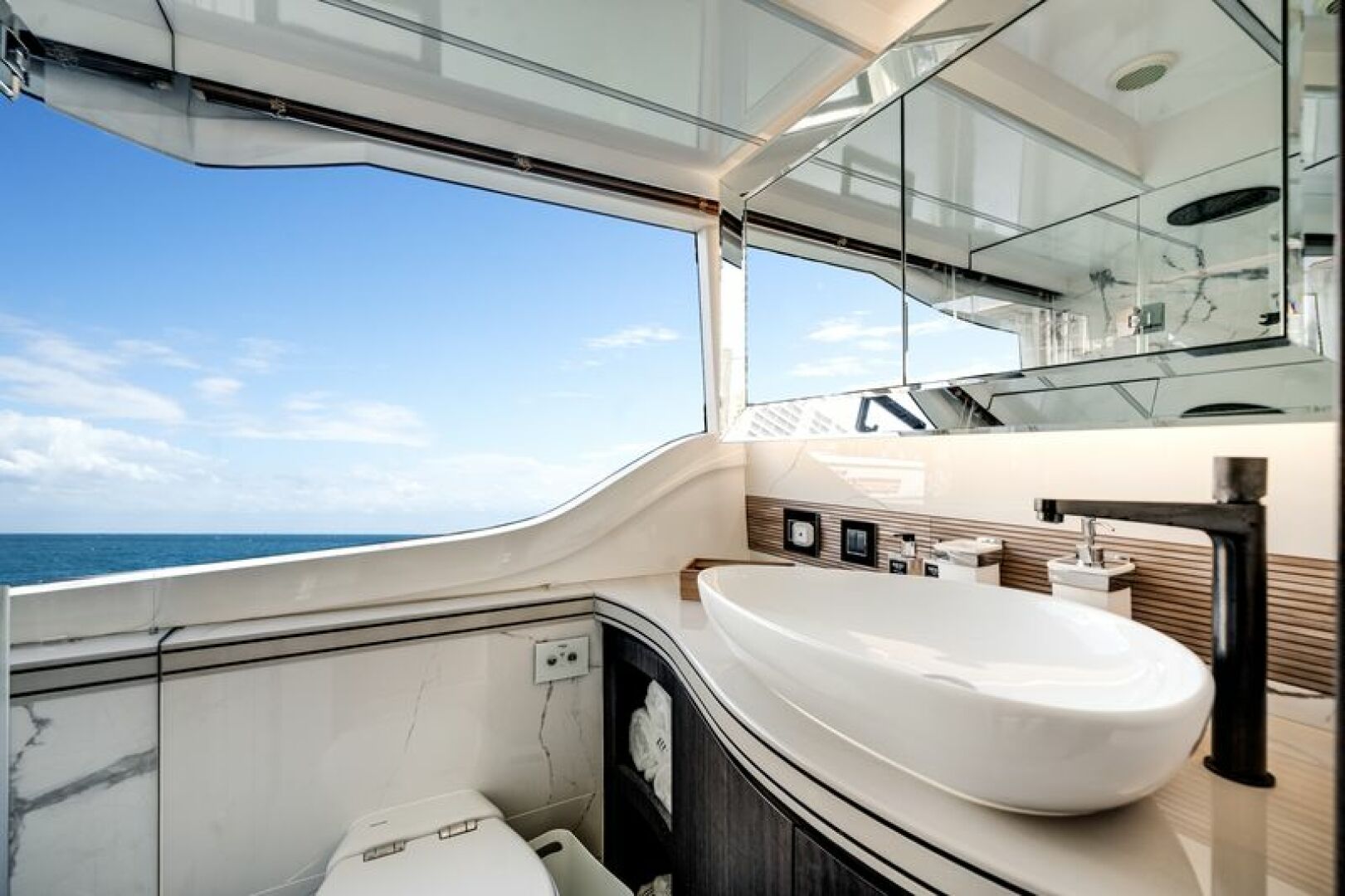 2024 Galeon 560 FLY Base - Image 15
