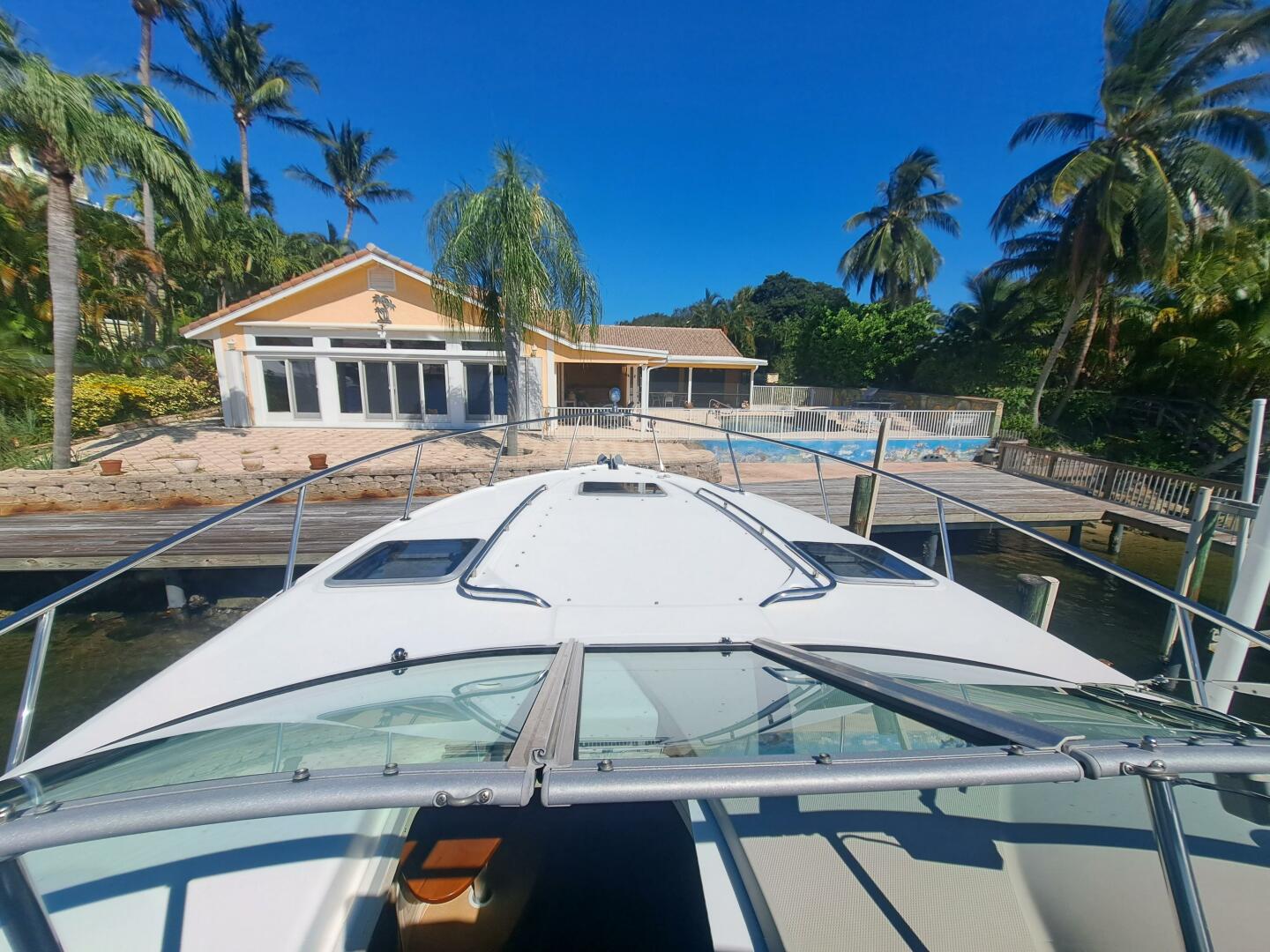 2005 Chaparral 330 Signature Cruiser - Image 4