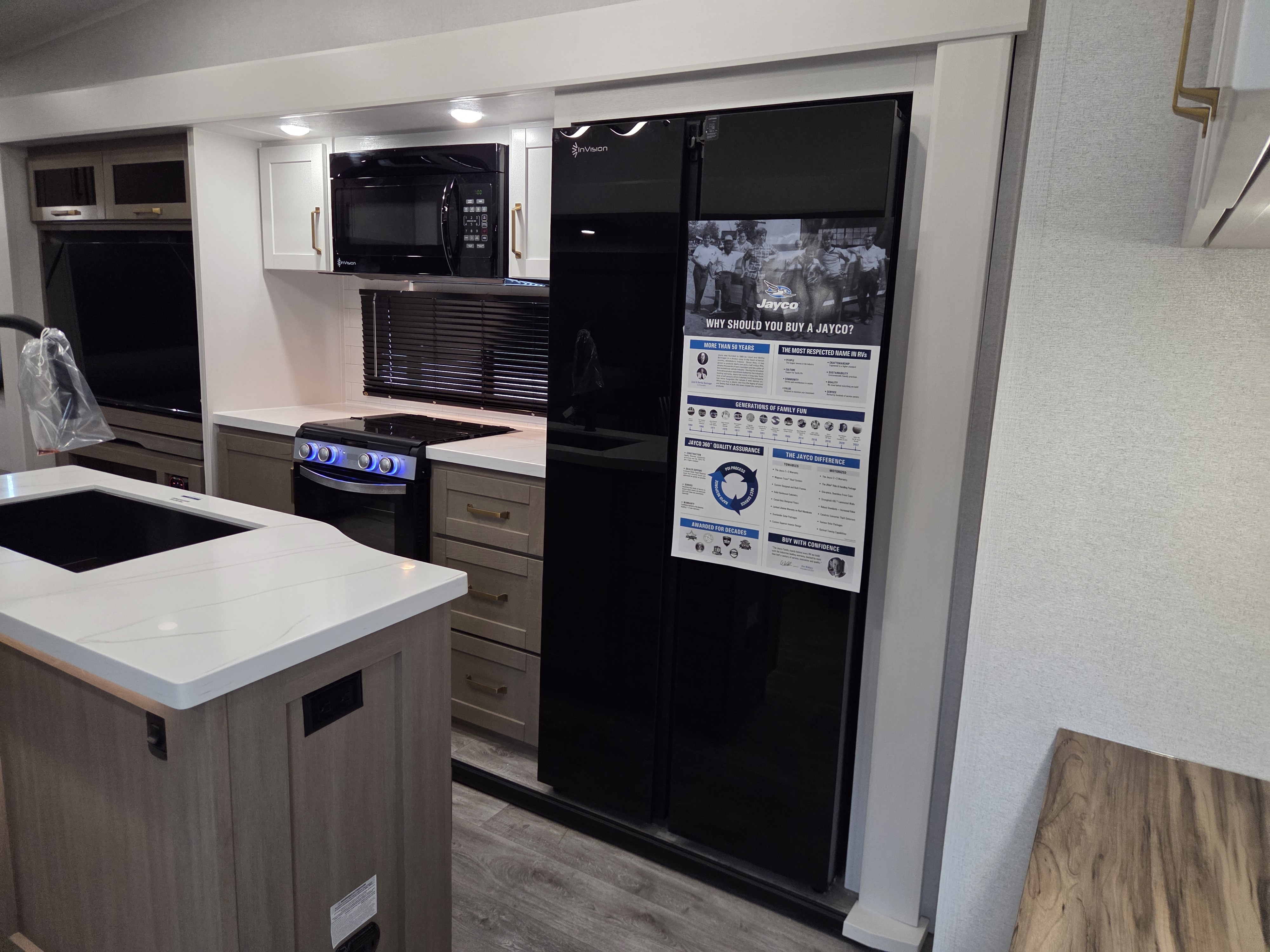 2027 Jayco Eagle 321RSTS - Image 6