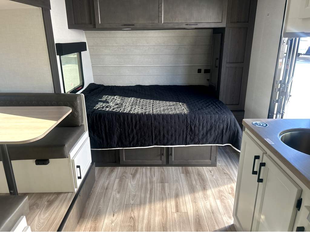 2026 VENTURE RV SPORTTREK STINGER 222VUD - Image 14