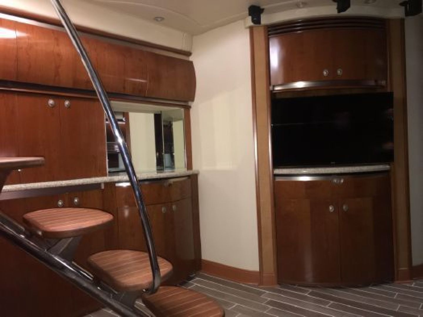 2005 Sea Ray Sundancer - Image 8