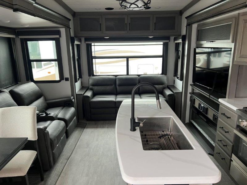 2024 Keystone Montana 3123RL - Image 4