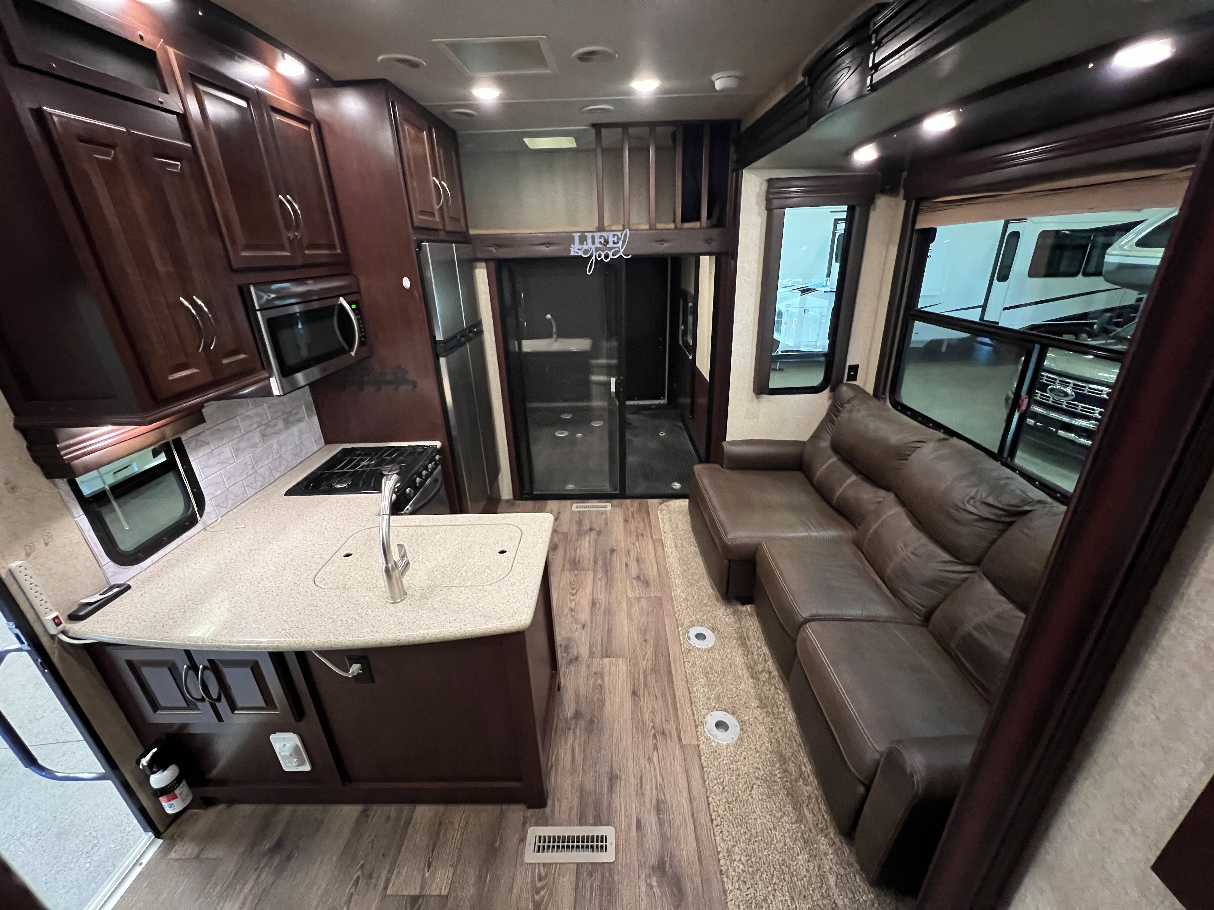2014 HEARTLAND CYCLONE M-3100 - Image 3
