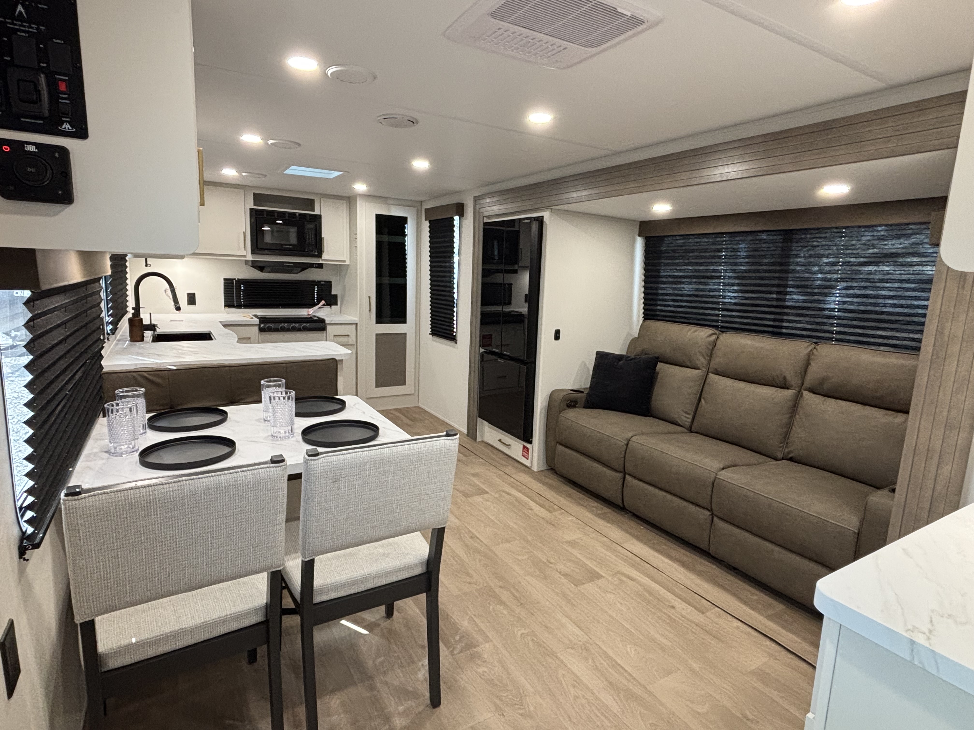 2026 Grand Design Transcend 285RKT - Image 10