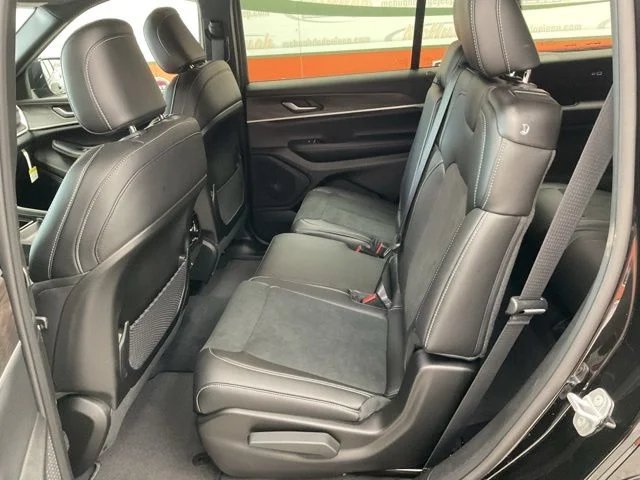 2026 Jeep Grand-Cherokee-L Laredo Altitude 4x4 - Image 31