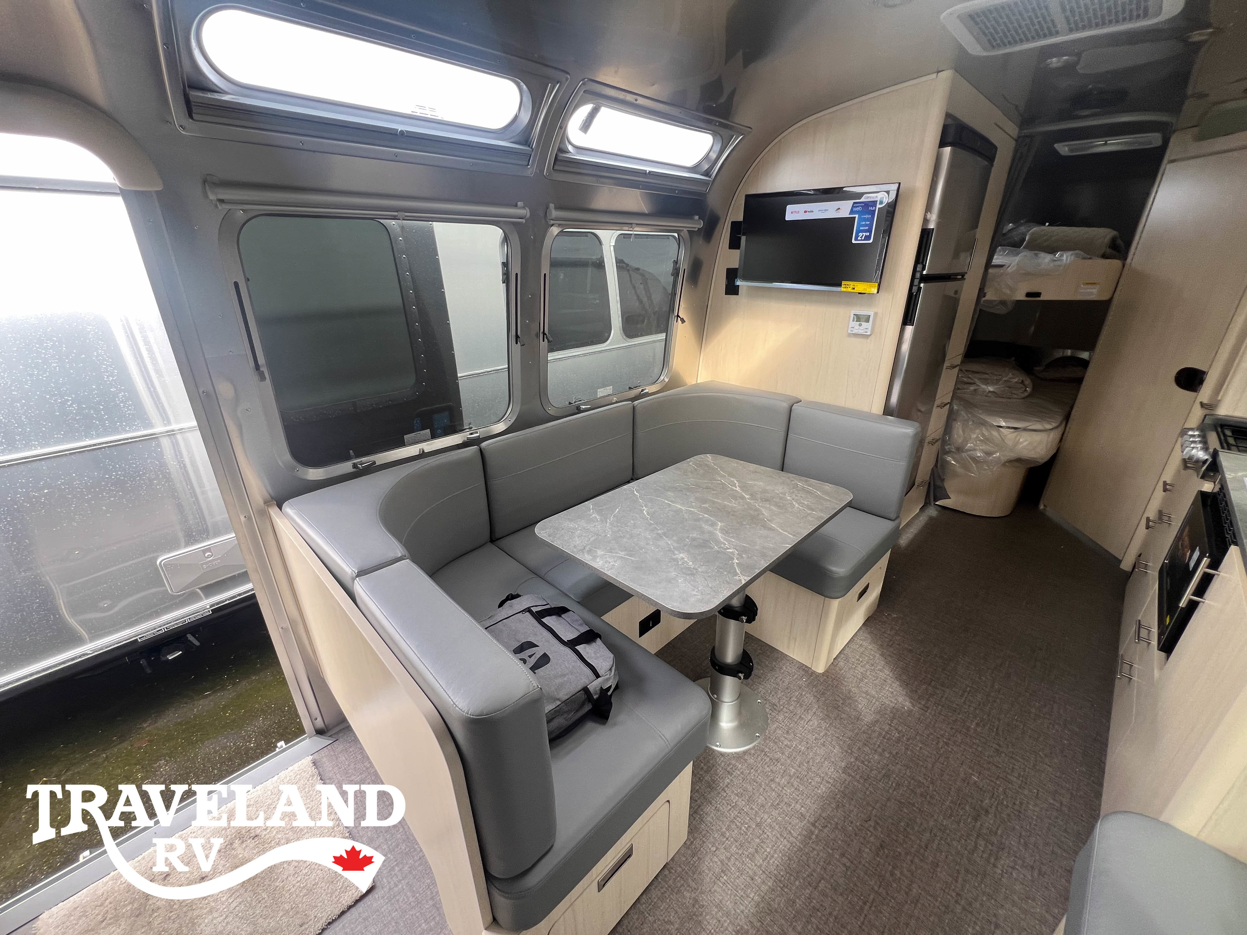 2025 Airstream Flying Cloud 30FB Bunk - Image 18