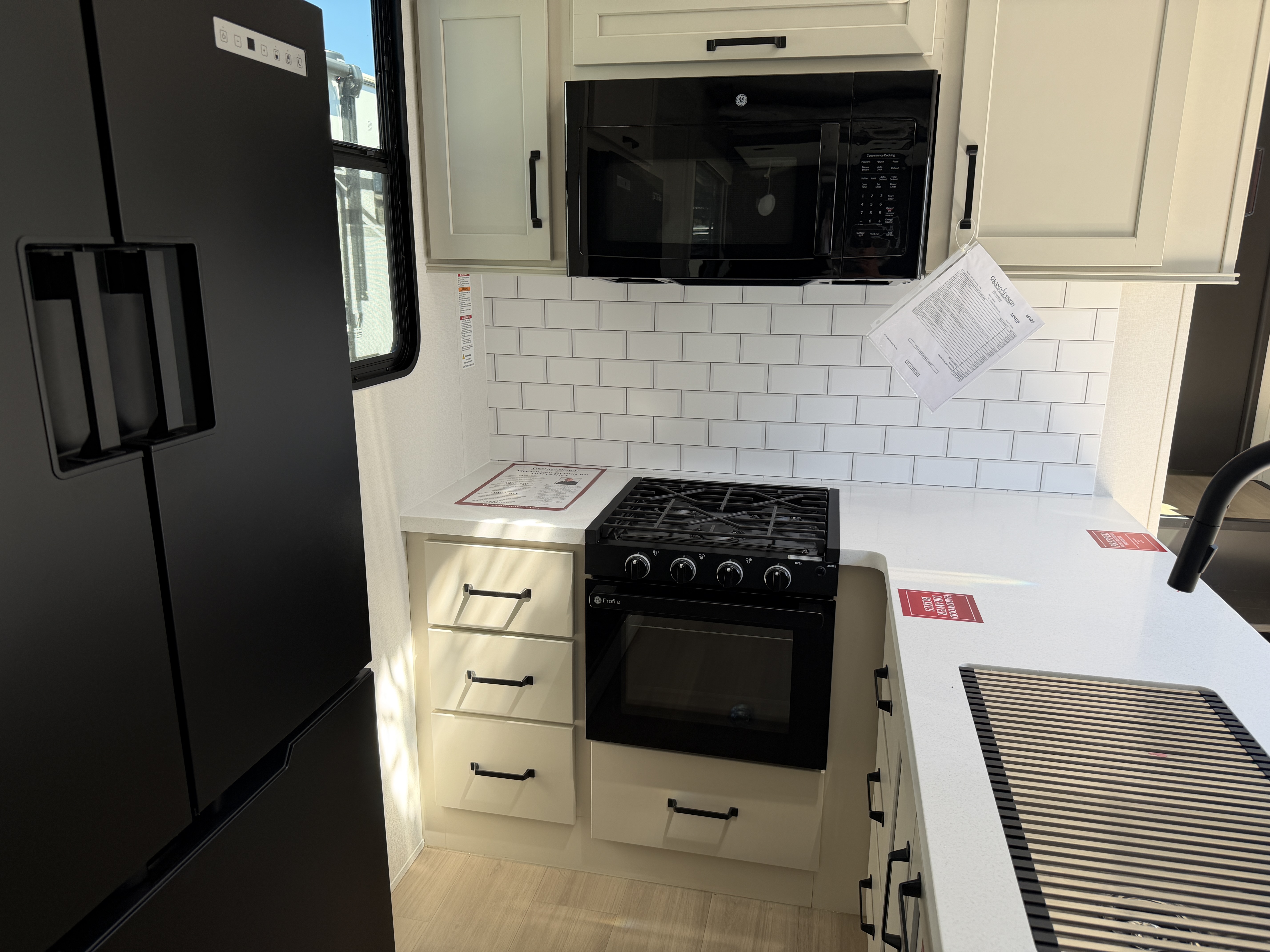 2026 Grand Design Momentum G-Class 325G - Image 13