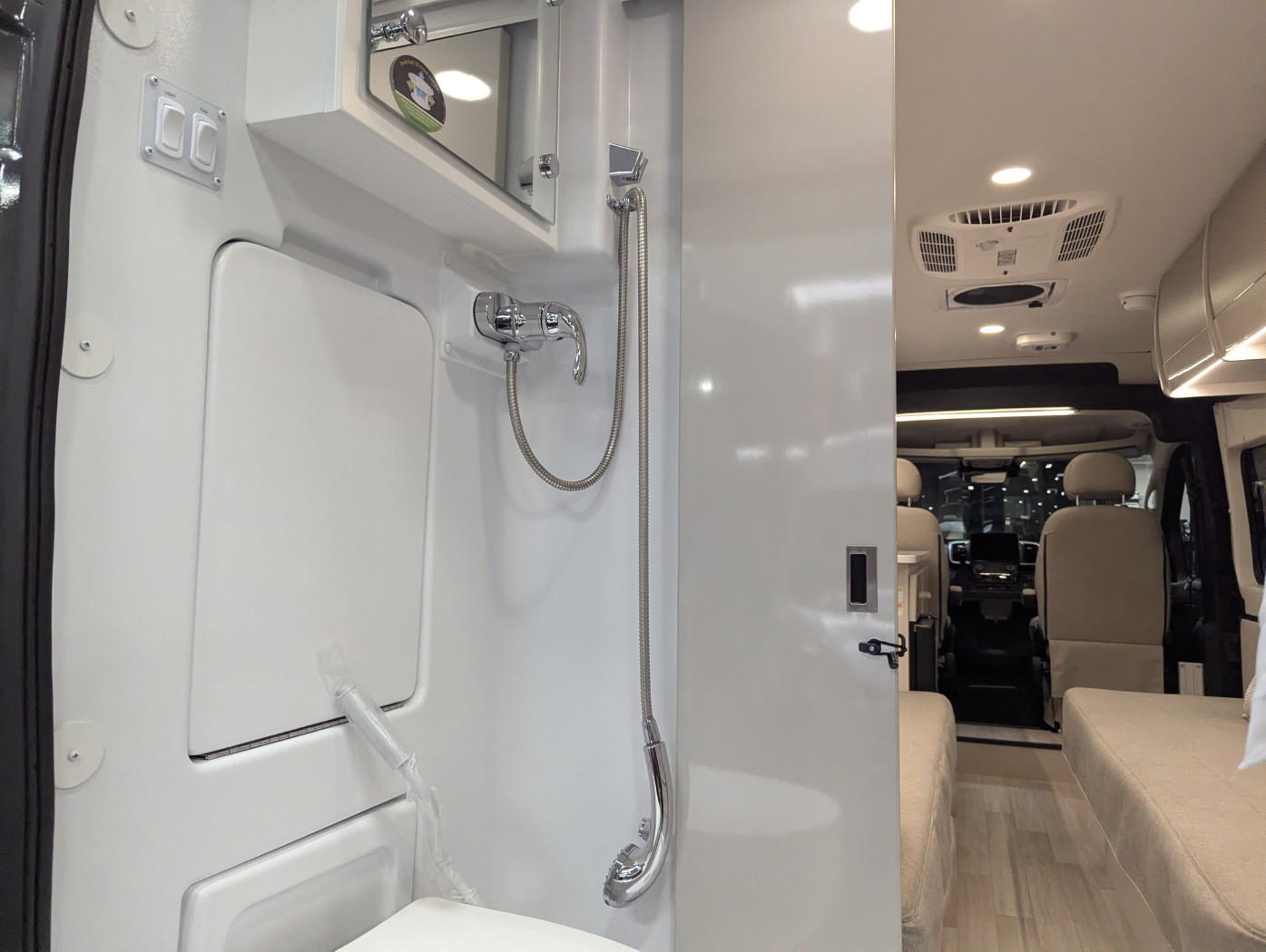 2027 Thor Motor Coach Tellaro 20L - Image 14