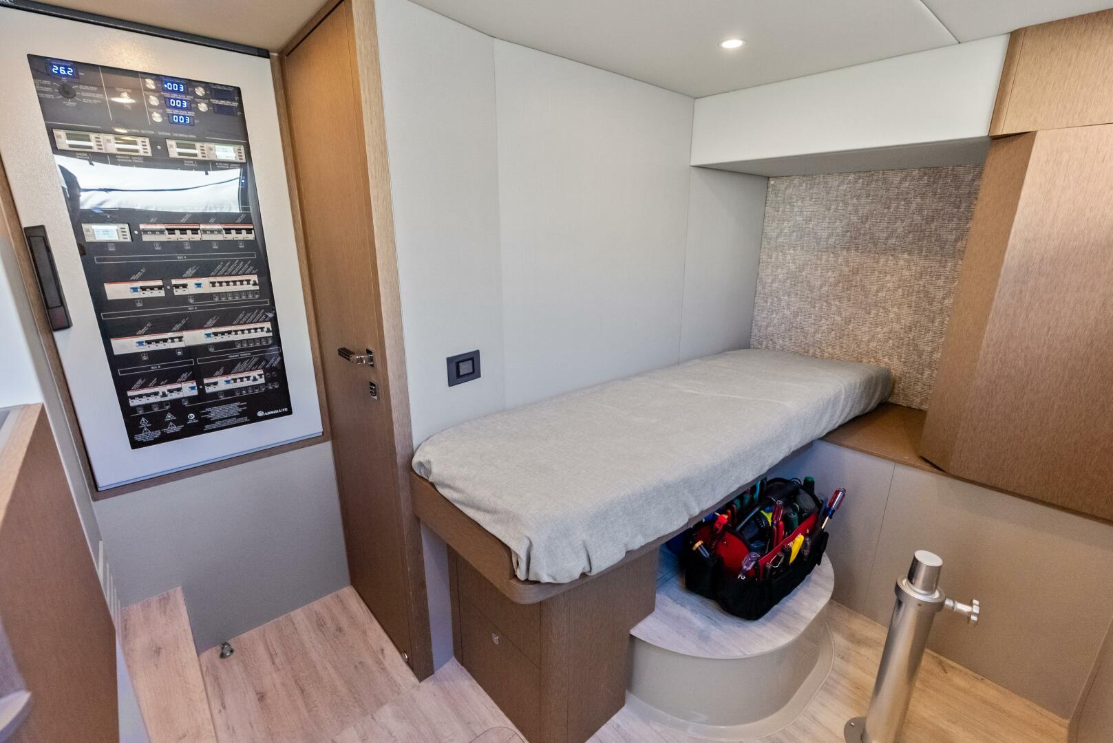 2025 Absolute 75 Navetta - Image 44