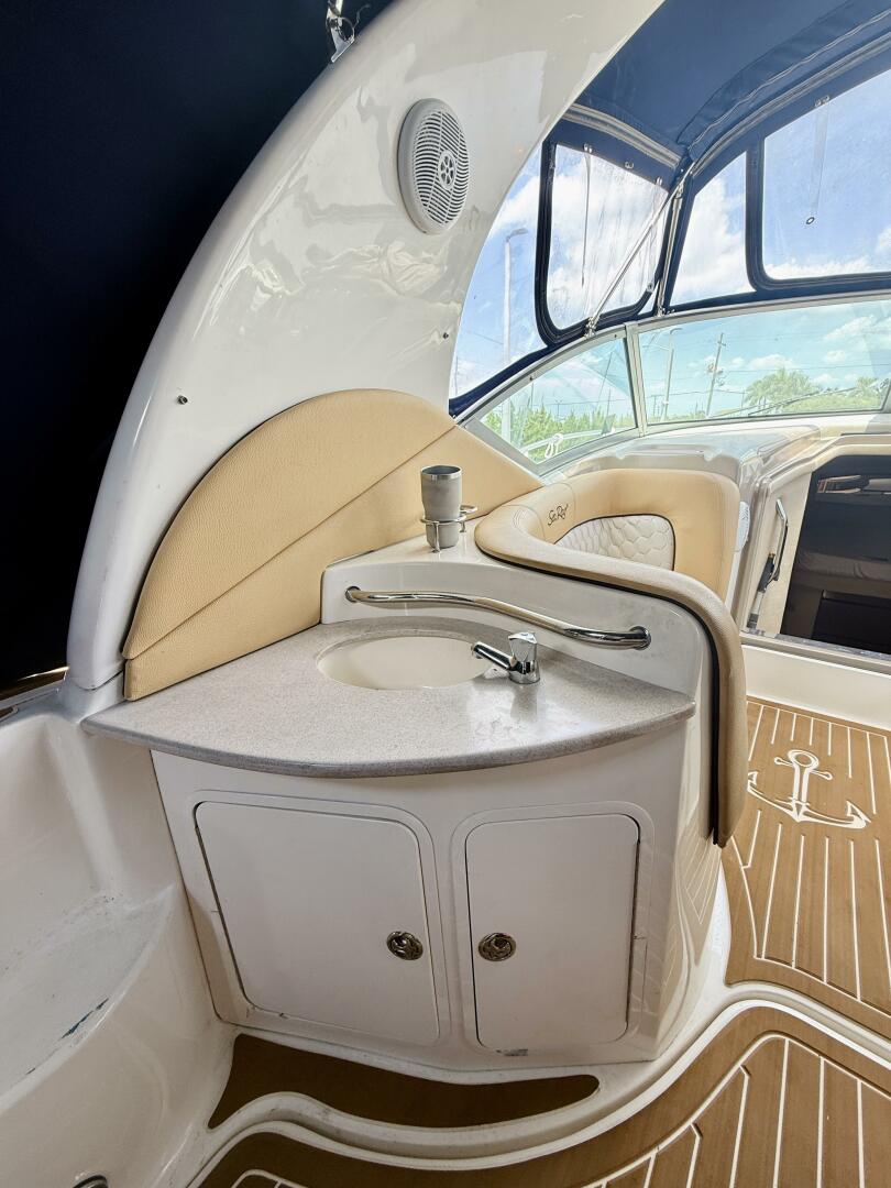 2004 Sea Ray 320 Sundancer - Image 11