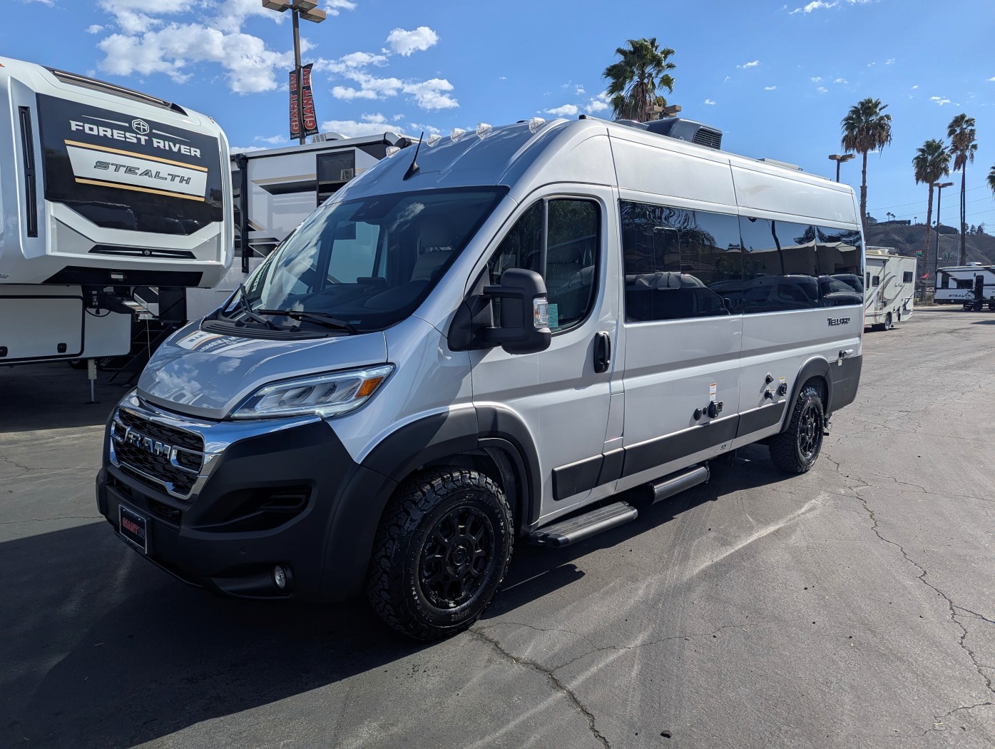 2027 Thor Motor Coach Tellaro 20L - Image 4